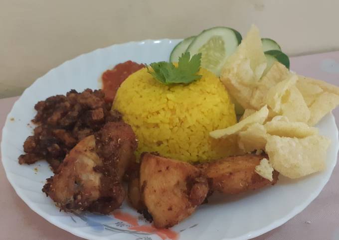 Resep Nasi Kuning Rice Cooker Simple Oleh Mama Jagad Cookpad