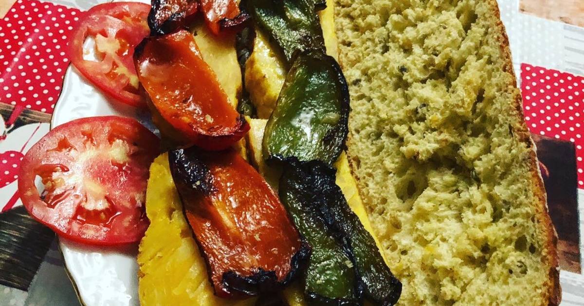 Bocadillo De Tortilla De Patatas Con Pimiento Y Cebolla Receta De Grego