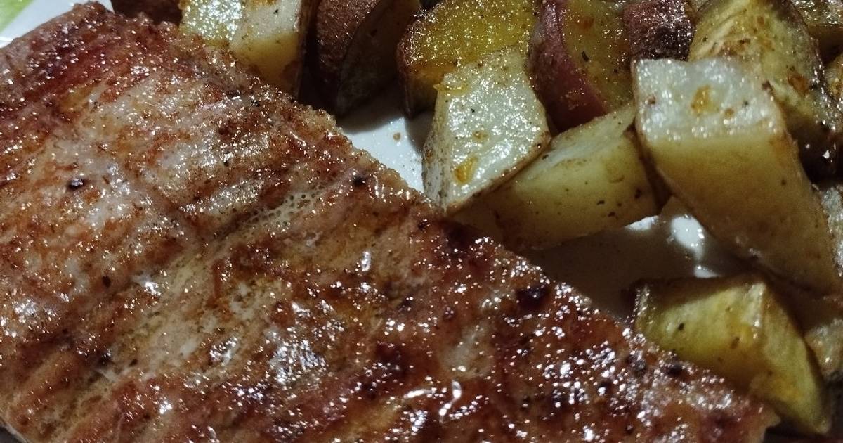 Matambrito de cerdo con papas y batatas al limón en horno eléctrico