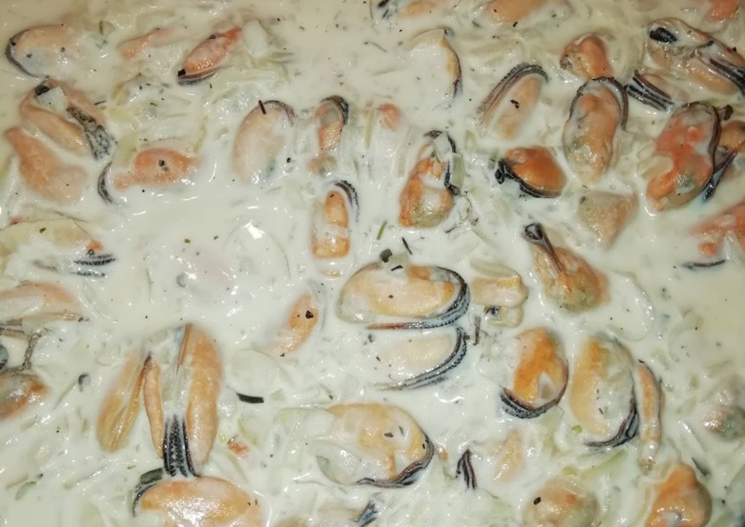 Мидии в сливочно чесночном соусе на сковороде очищенные рецепт с фото пошагово в домашних