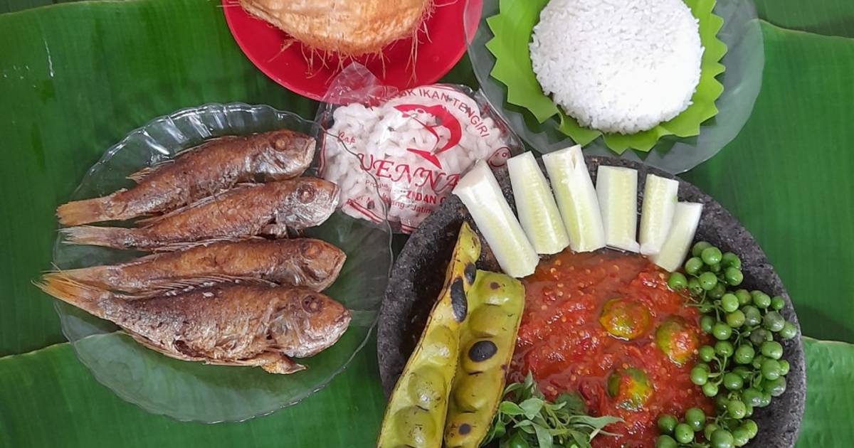 Resep Lalapan Sambal Tomat Mentah Oleh Dapur Shofia Rafa Cookpad