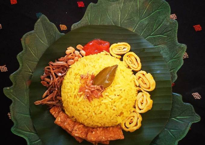 Resep Nasi Uduk Kuning Oleh Fadil S Kitchen Cookpad