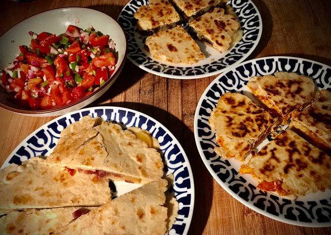 Quesadillas De Jam N Ib Rico Tinga De Pollo Y Setas Con Pico De Gallo