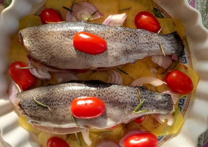 Ricetta Trote Al Forno Su Letto Di Patate Di Fiorella Cookpad