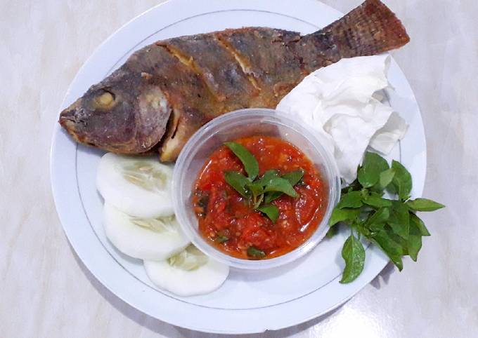 Resep Ikan Mujair Goreng Lalapan Sambal Terasi Kemangi Oleh Indah