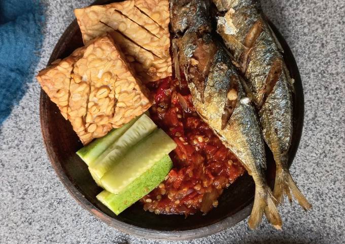 Resep Penyetan Ikan Sambal Terasi Oleh Ayunabillarumaropen Cookpad