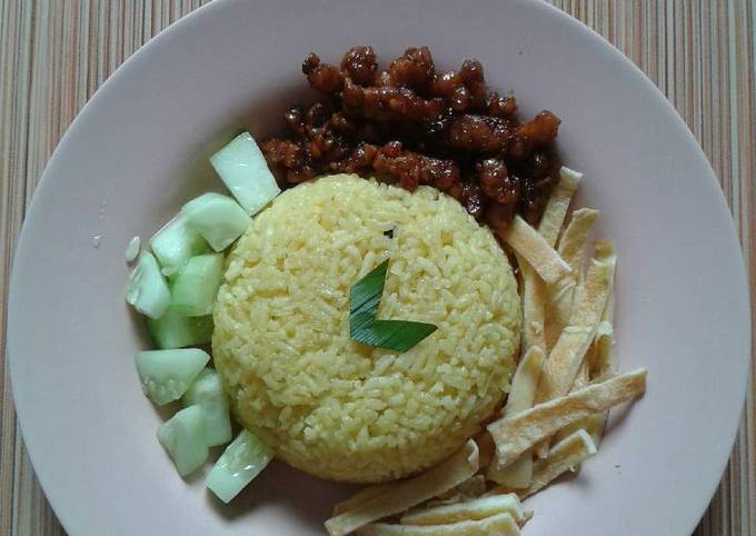 Resep Nasi Kuning Rice Cooker Praktis Untuk Sarapan Oleh Oktaviana