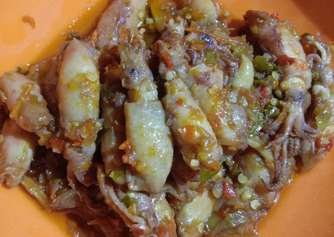 Resep Sambal Cumi Pedas Nampol Oleh Lilis Lisnawati Cookpad