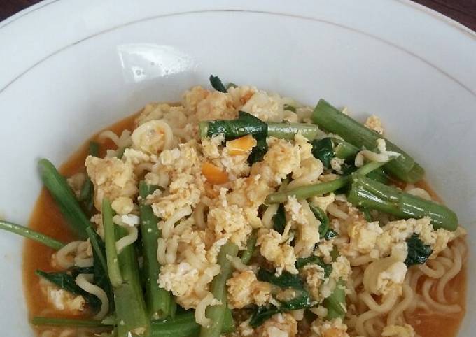 Resep Indomie Kangkung Oleh Revy Qoztantine Cookpad