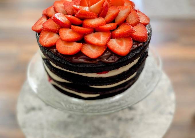 Le Naked Cake Aux Fraises De Arzu Barlas Caner Cookpad