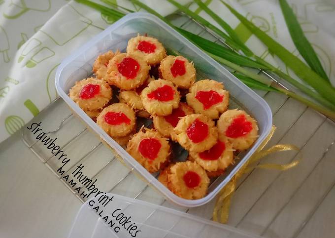 Resep Strawberry Thumbprint Cookies Oleh Mamah Galang Cookpad