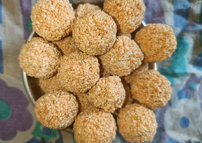 Murmura Jaggery Ladoo Recipe By Sarita Srivastava Cookpad