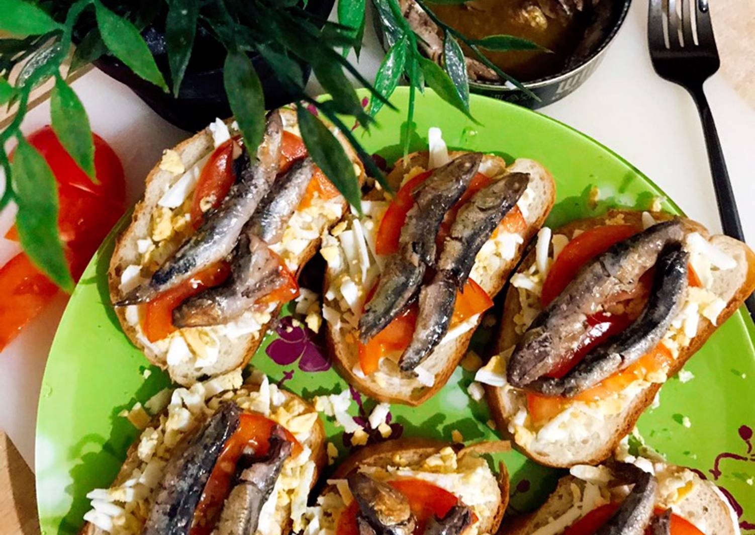 Бутерброды со шпротами рецепты с фото простые и вкусные