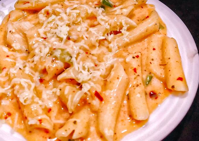 Cheesy Veggy Pink Sauce Pasta Recipe By Juhi Sewani Cookpad