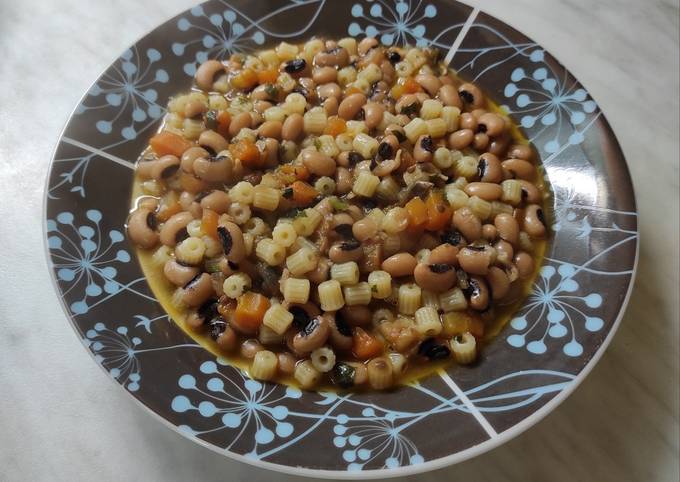 Ricetta Zuppa Gustosa Di Fagioli Dall Occhio Di Simo Sweetdays Cookpad