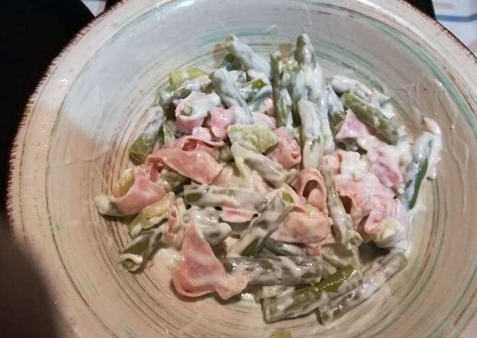 Ensalada de jamón habichuelas y chayotes con queso azul Receta de