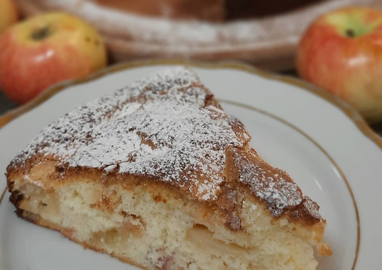 Шарлотка пышная с яблоками в духовке пошаговый рецепт с фото на сметане