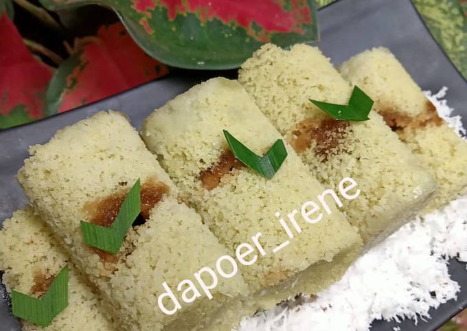 Resep Kue Putu Isi Gula Merah Oleh Ade Irene Cookpad