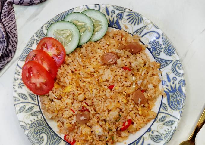 Resep Nasi Goreng Pedas Sosis Telur Oleh Nyanyah Cookpad