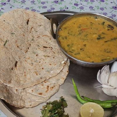 Methi Pithla Jowar Green Garlic Bhakri And Thecha Village Style Recipe ...