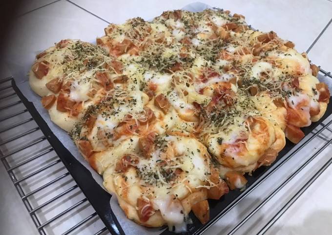 Resep Pizza Super Empuk Puk Anti Gagal Oleh Susantihiang Cookpad