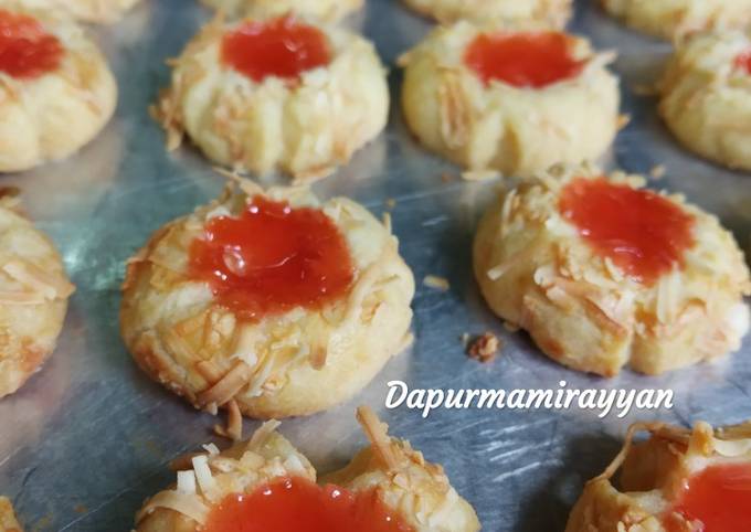 Resep Thumbprint Cookies Strawberry Cheese Oleh Elda Delviana Cookpad