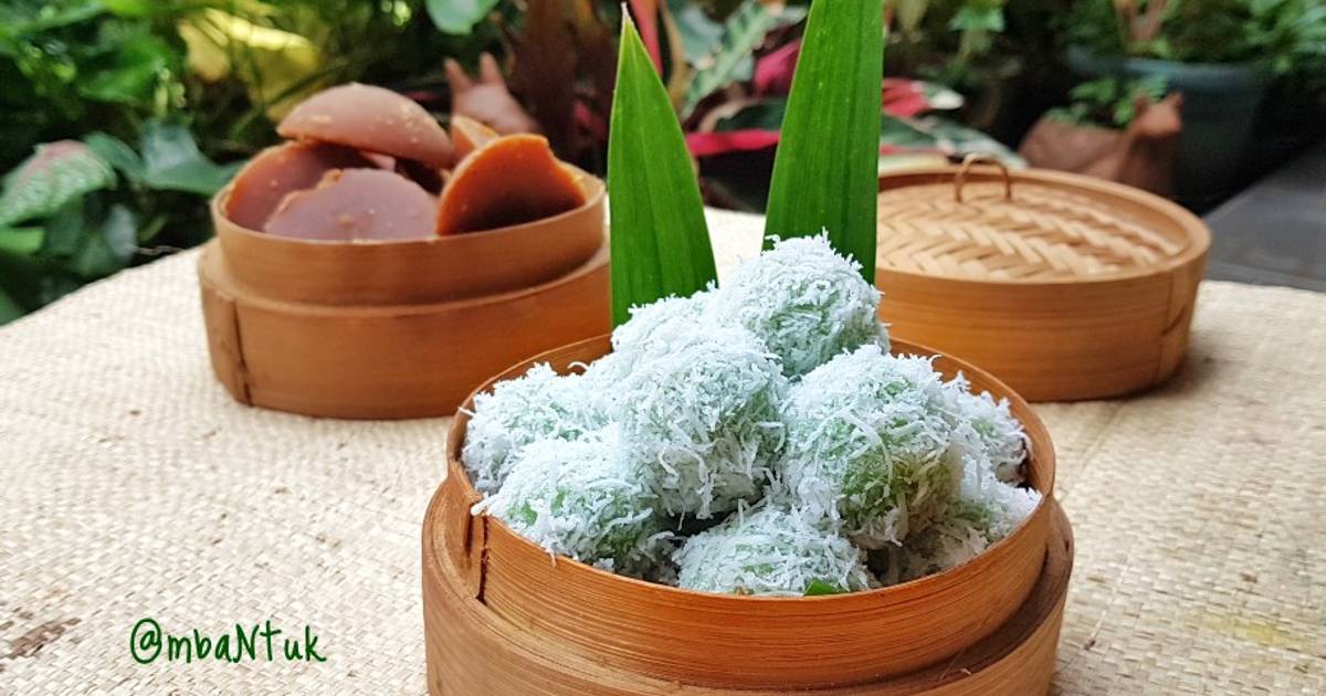 Resep Klepon Klasik Ala Devina Hermawan Oleh Tituk SK Cookpad