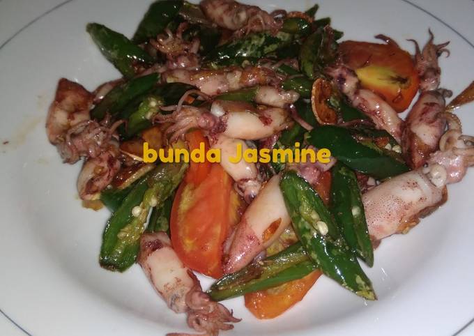 Resep Tumis Cumi Cabai Hijau Butter Oleh Bunda Jasmine Cookpad