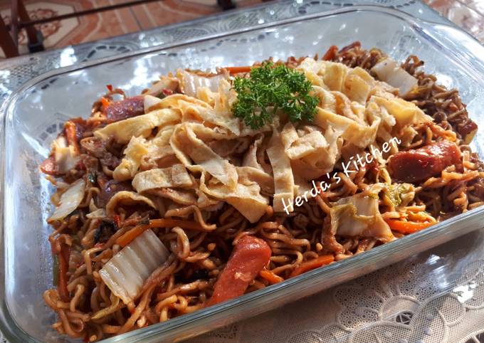 Resep Mie Goreng Sosis Telur Iris Oleh Herda S Kitchen Cookpad