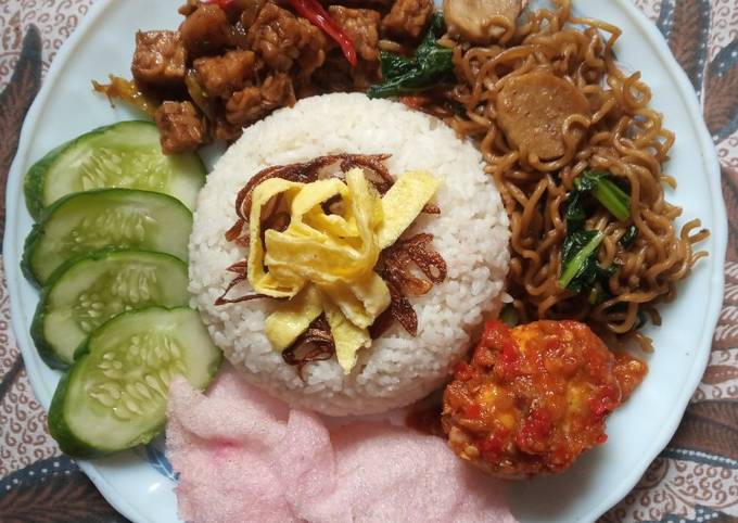 Resep Nasi Uduk Rice Cooker Komplit Oleh Meieka Cookpad