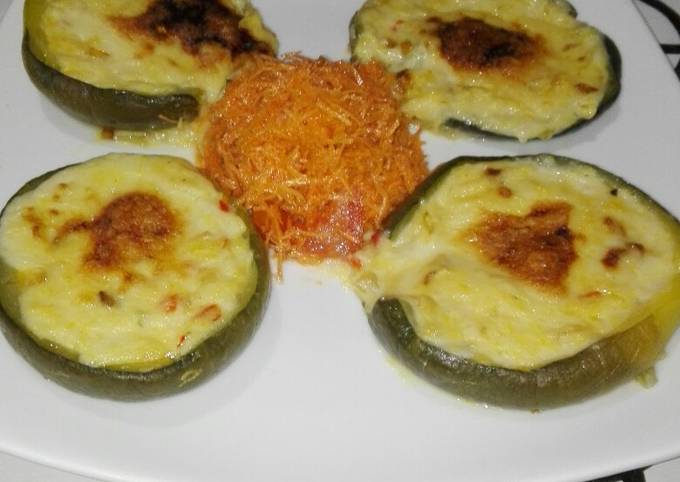 Zapallitos Rellenos Con Salsa Blanca Receta De Sara Sarselen Cookpad