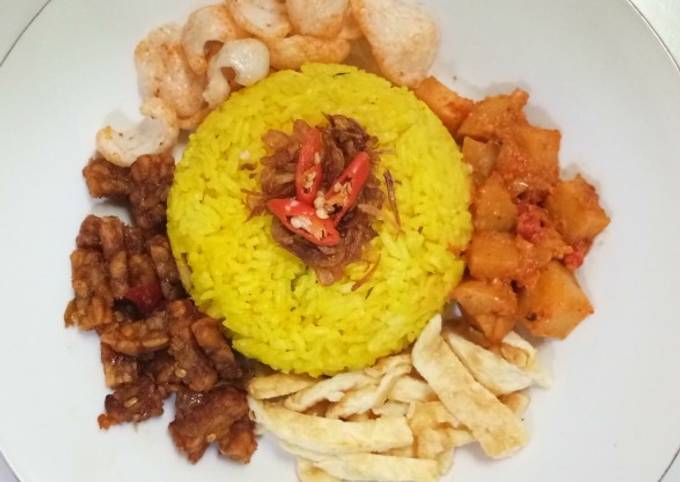 Resep NASI KUNING DAUN JERUK Rice Cooker Oleh MISS IMAS Cookpad