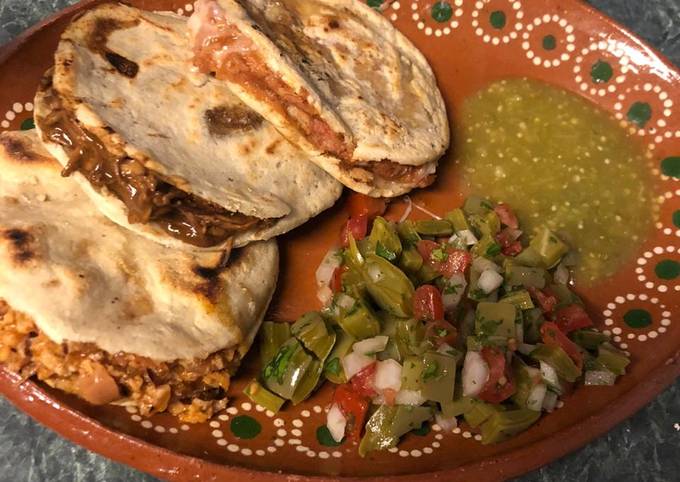 Gorditas Rellenas Con Ensalada De Nopal Receta De Alina Chrome Cookpad