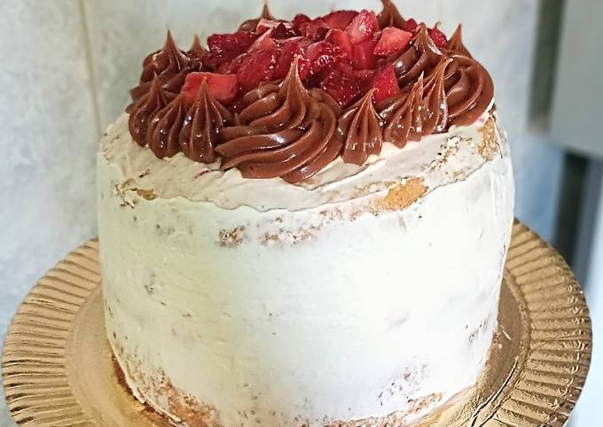 Torta De Dulce De Leche Y Frutillas Con Crema Premezcla EXQUISITA