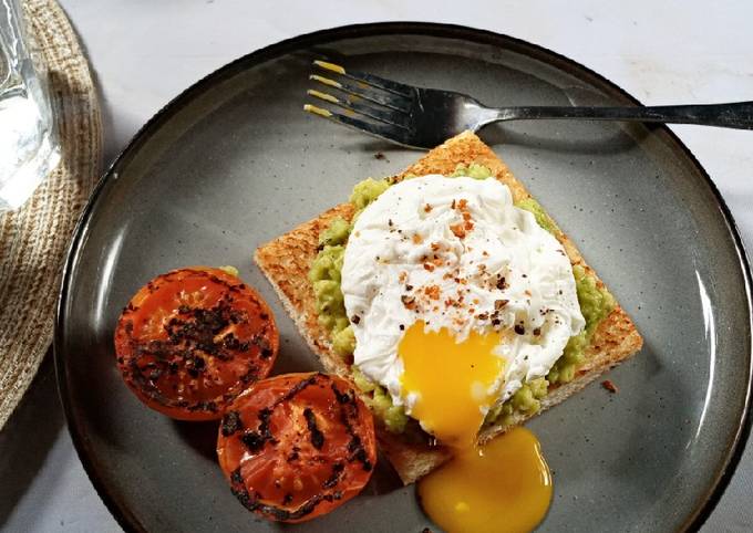 Resep Poached Egg Avocado Sandwich Oleh Izzahan Cookpad