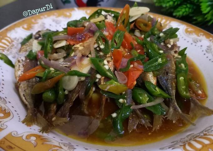 Resep Ikan Dencis Tumis Cabe Ijo Oleh Diah Pohan Cookpad