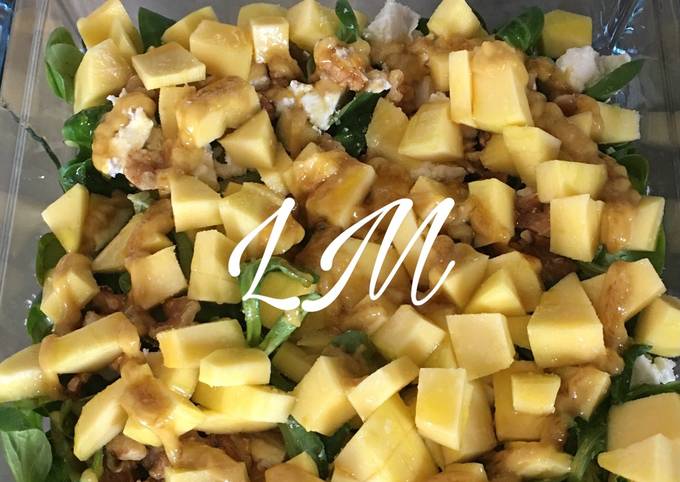 Ensalada de canónigos con rulo de cabra mango y nueces Receta de