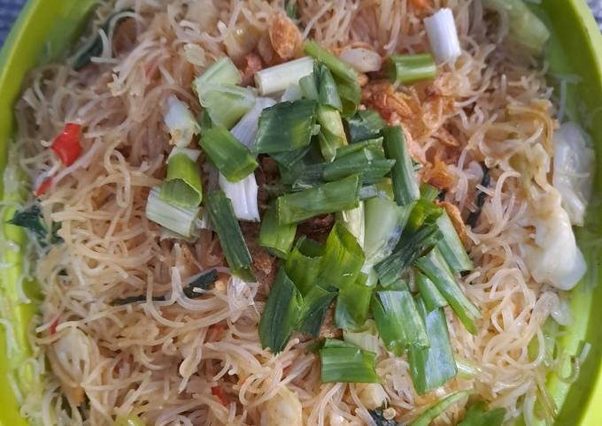 Resep Bihun Goreng Simple Oleh Peggy Raditta Cookpad