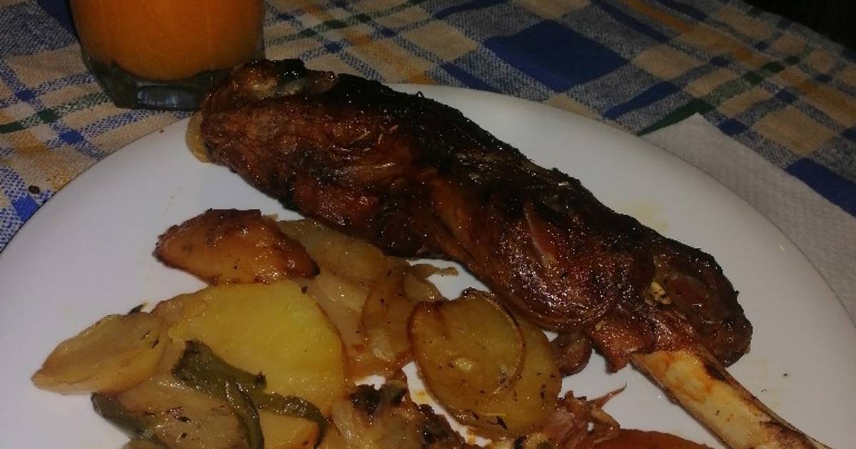 Paletillas De Cordero Con Patatas Cebolla Y Pimiento Al Horno Receta