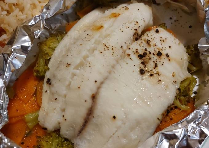 Pescado empapelado con brócoli y zanahoria en freidora de aire Receta