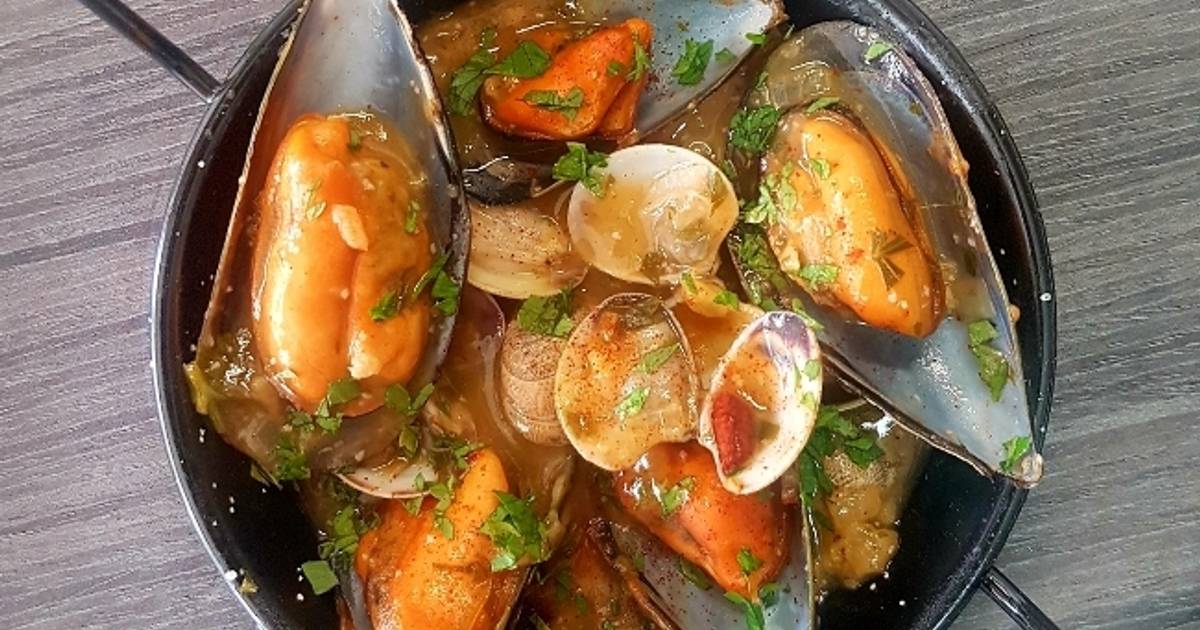 Cazuelita De Almejas Y Mejillones A La Marinera Receta De Sandra M Cookpad