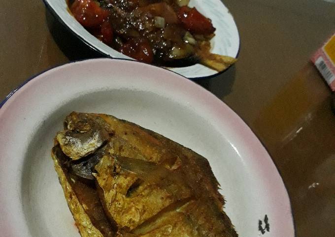 Resep Ikan Bawal Goreng Kecap Oleh Lisna Nana Cookpad