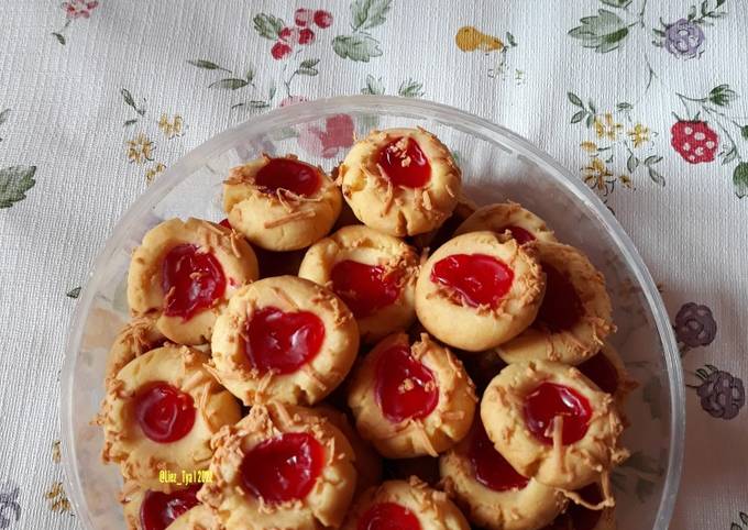 Resep Strawberry Thumbprint Cookies Oleh Liez Tya Cookpad