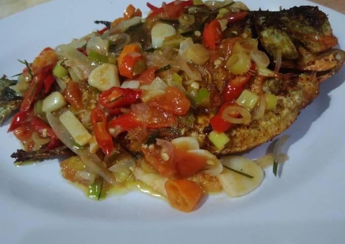 Resep Ikan Bawal Goreng Sambal Dabu Dabu Oleh Finari Kitchen Cookpad