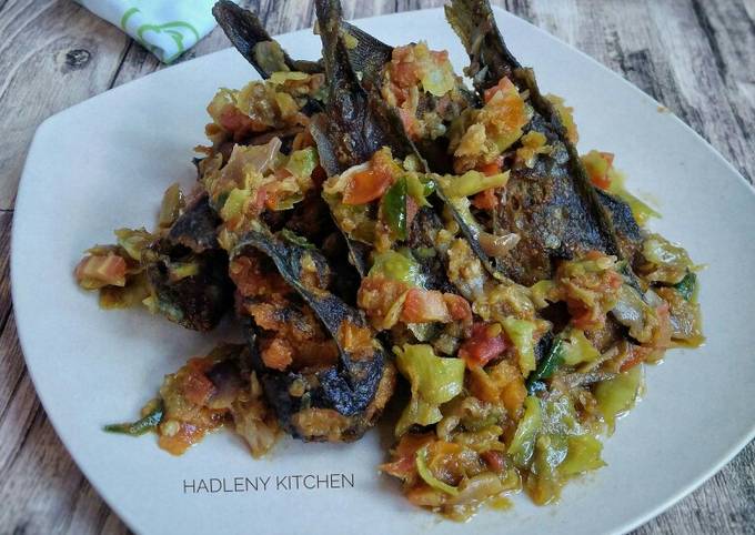 Resep Lele Goreng Sambal Rawit Oleh Hadleny Kitchen Cookpad