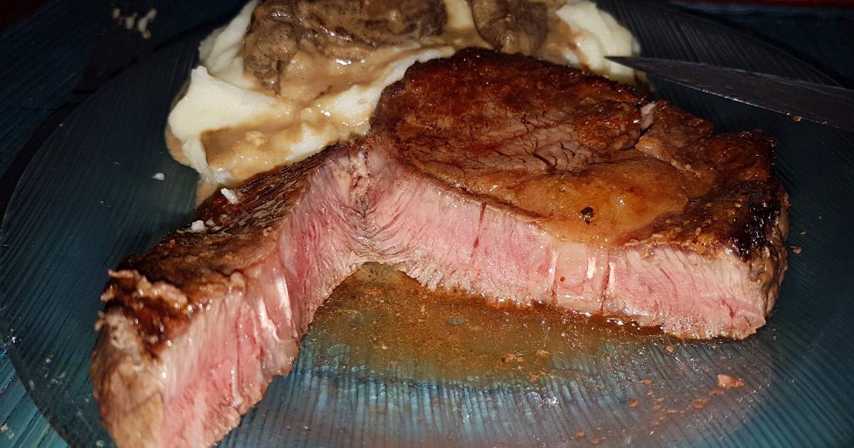 Ojo de Bife con puré y salsa de hongos deshidratados Receta de Daniel