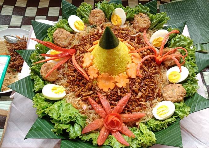 Resep Nasi Kuning Gurih Magicom Oleh Herlyna Dhitian Cookpad