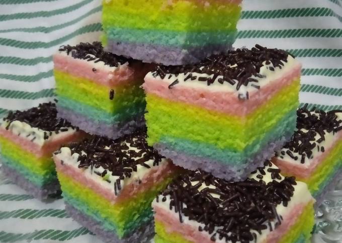 Resep Rainbow Cake 2 Telur Oleh Ummu Isa Cookpad