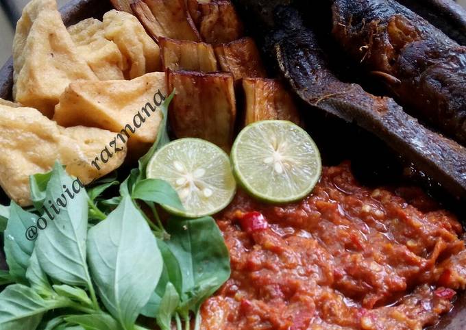 Resep Sambal Lalapan Dan Lele Goreng Oleh Olivia Poeteri Cookpad