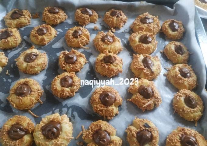 Resep 536 Thumbprint Cookies Choco Nutella Oleh Naqiyyah Cookpad